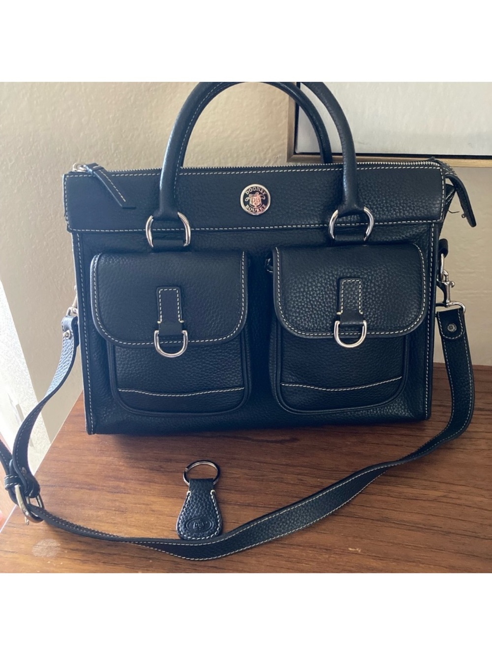 EUC🌹Dooney & Bourke Black Leather Dual-Pocket Shoulder Bag